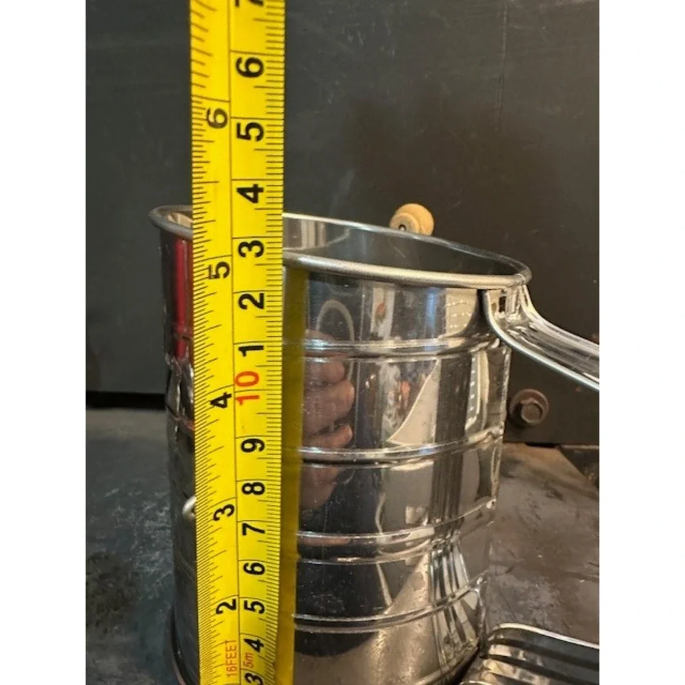 Vintage Style Stainless Steel 3 Cup Flour Sifter with Wood Knob Crank‎ Handle